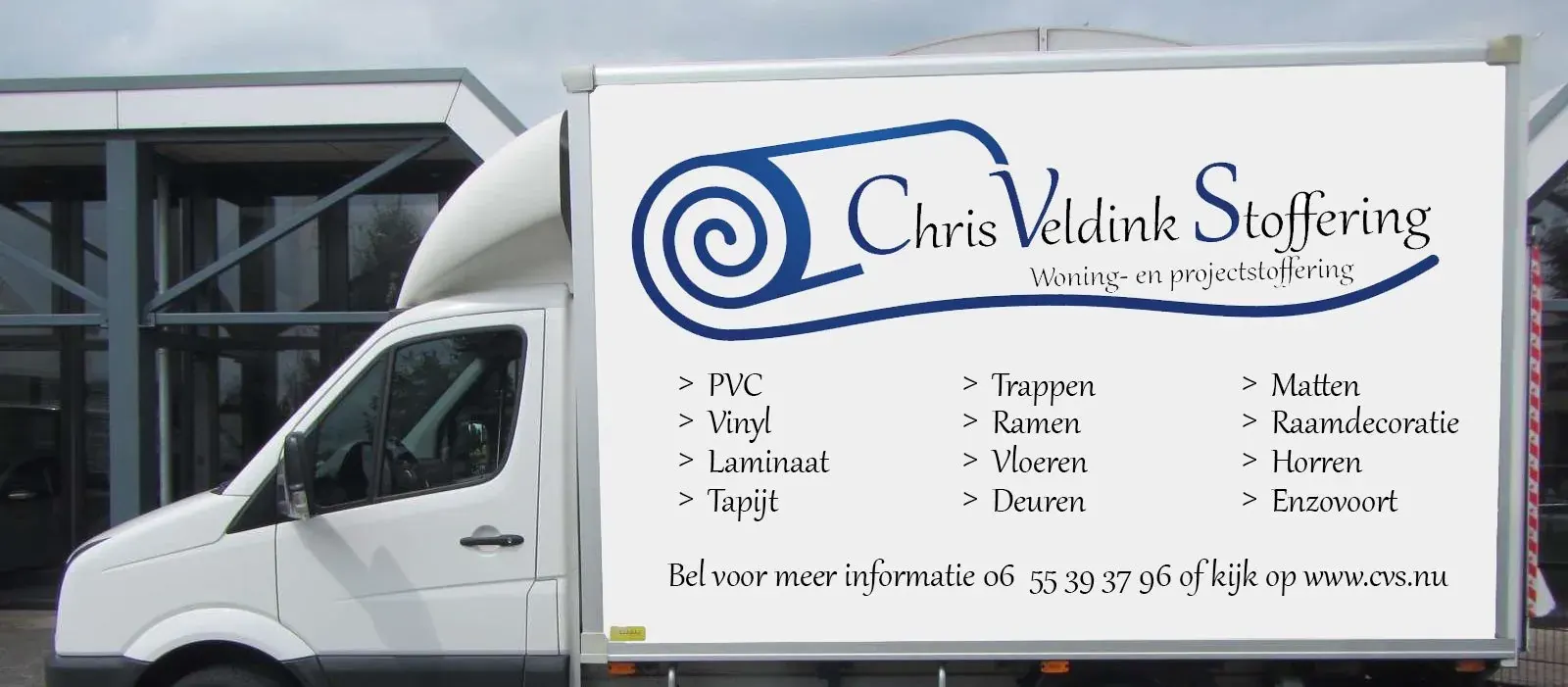 De bus van C.V.S. Woning- en Projectstofferingen